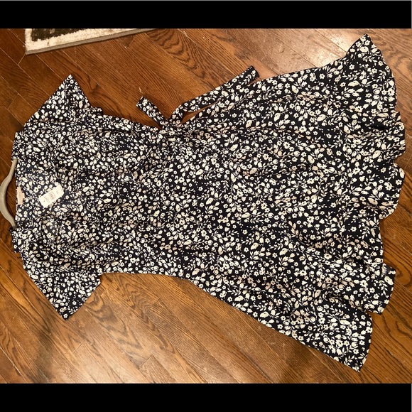 LOFT Dresses & Skirts - NWT loft navy wrap dress size MEDIUM